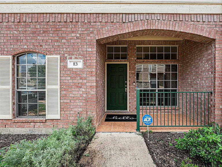 2710 Grants Lake Blvd #E3 — Photo 2