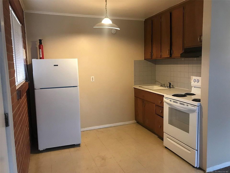 2nd image of 1221 S Saint Louis Ave