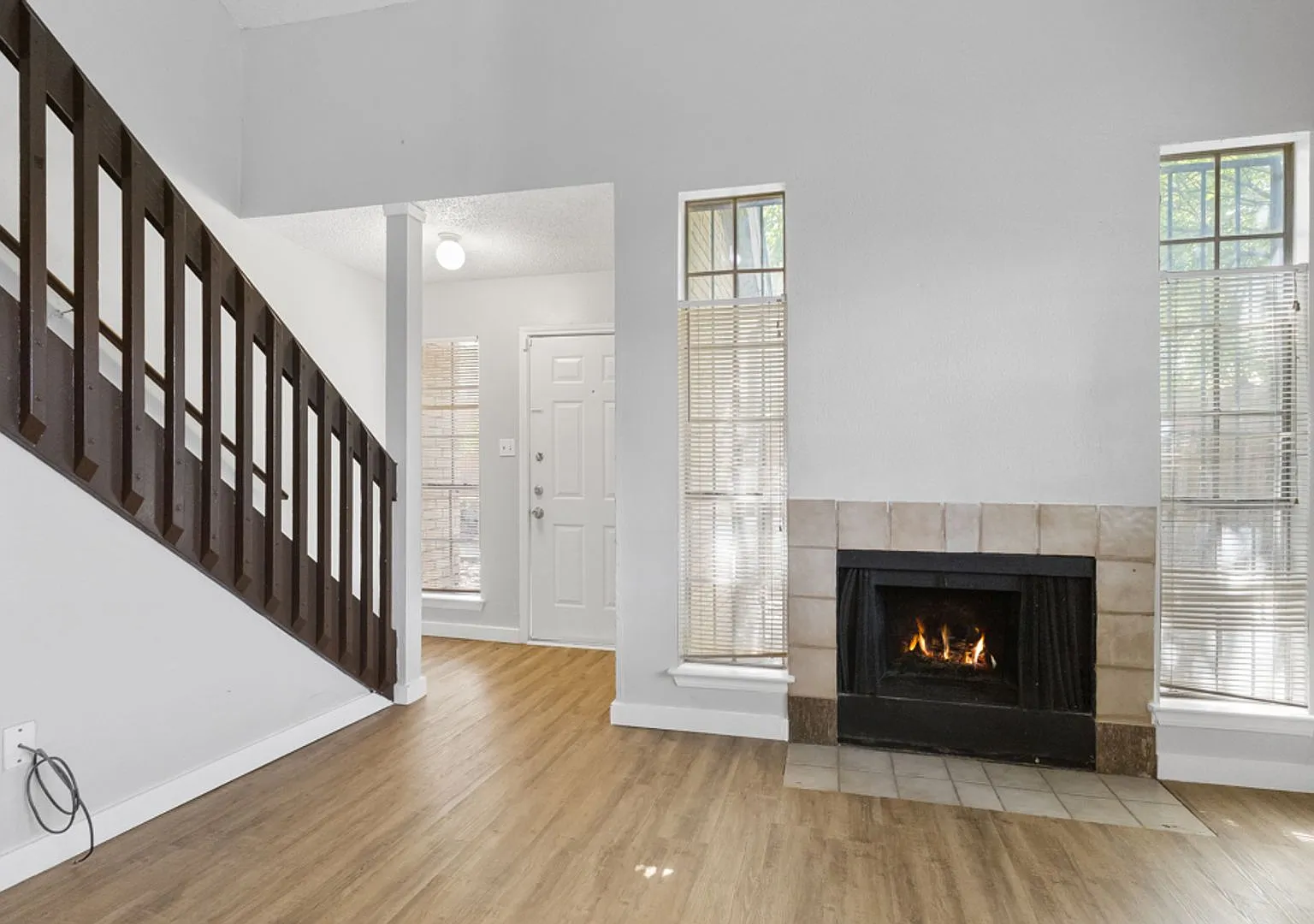 Spacious 3-Bedroom Fourplex with Private Backyard Water & Lawn Service Included — Photo 4