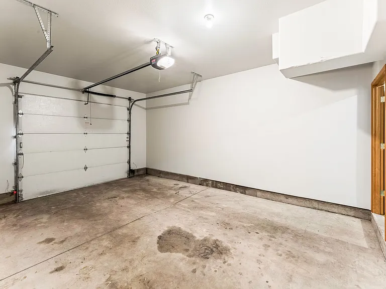 1560 SW Reindeer Ave — Photo 12