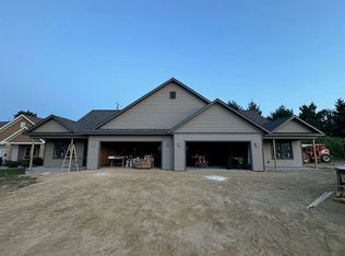 107 Olde Maple Ct, Galena, IL 61036