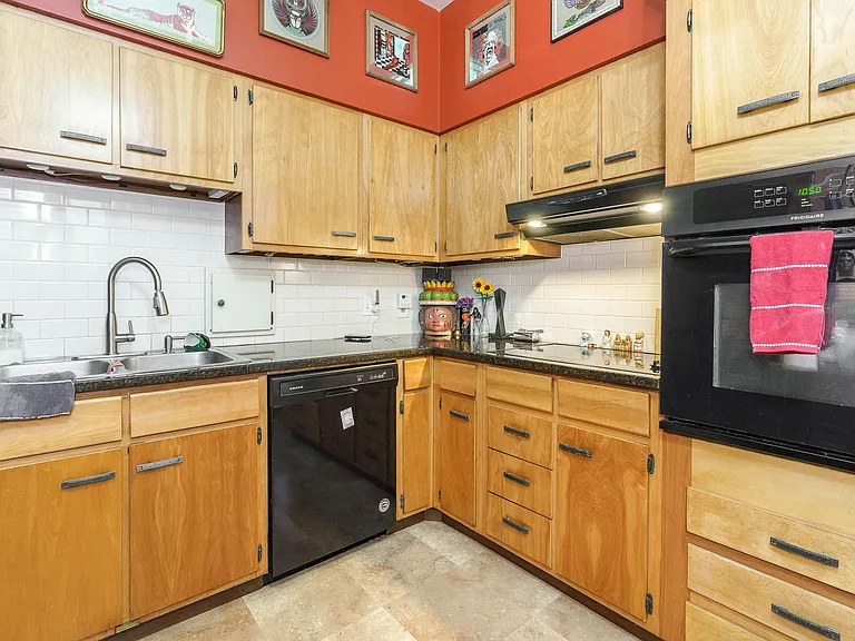 Unique 2 Bedroom in German Village — Photo 45