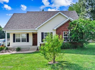 128 Clover Cove Ct, Shepherdsville, KY 40165