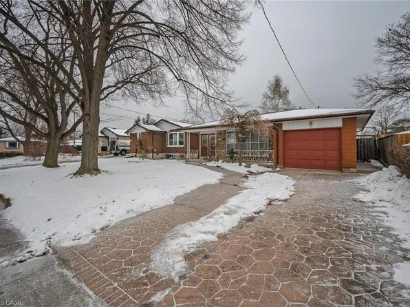 11 Crystal Ct, Hamilton, ON L8E 1M2