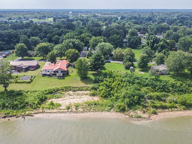 671 Riverview Dr — Photo 4