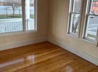 49 School St, Franklin, MA 02038