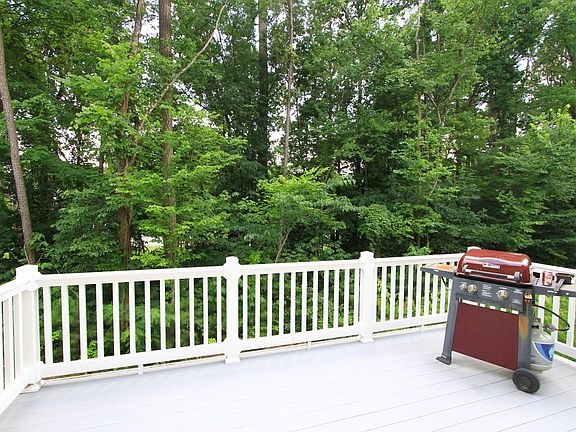 4th image of 129 Parkway Ct