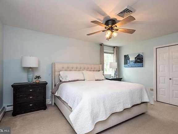 4th image of 1015 Liberty Ln