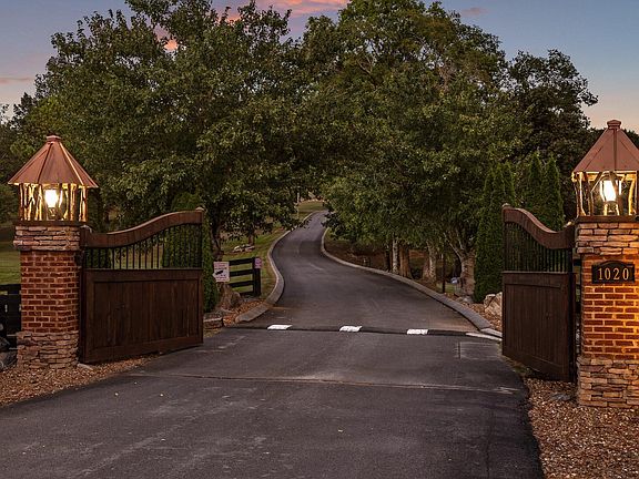 24th image of 1020 Thomas Rd