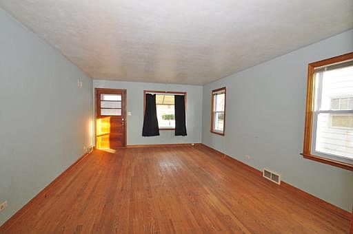 2nd image of 1326 Linden Ave