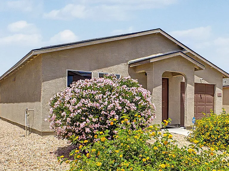 322 E Watson Pl — Photo 7
