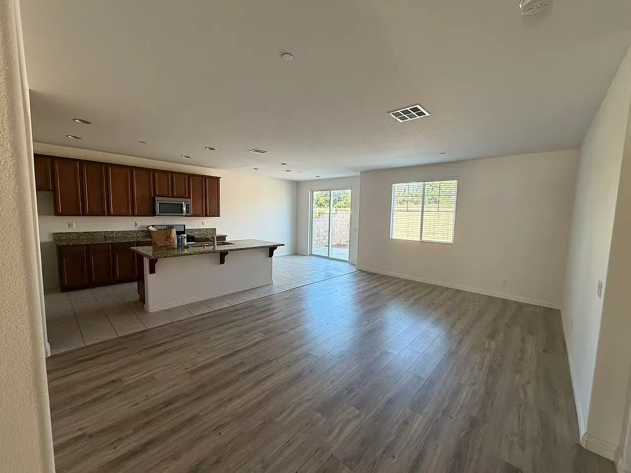 5 bed, 2921 sqft, $4,000 — Photo 4