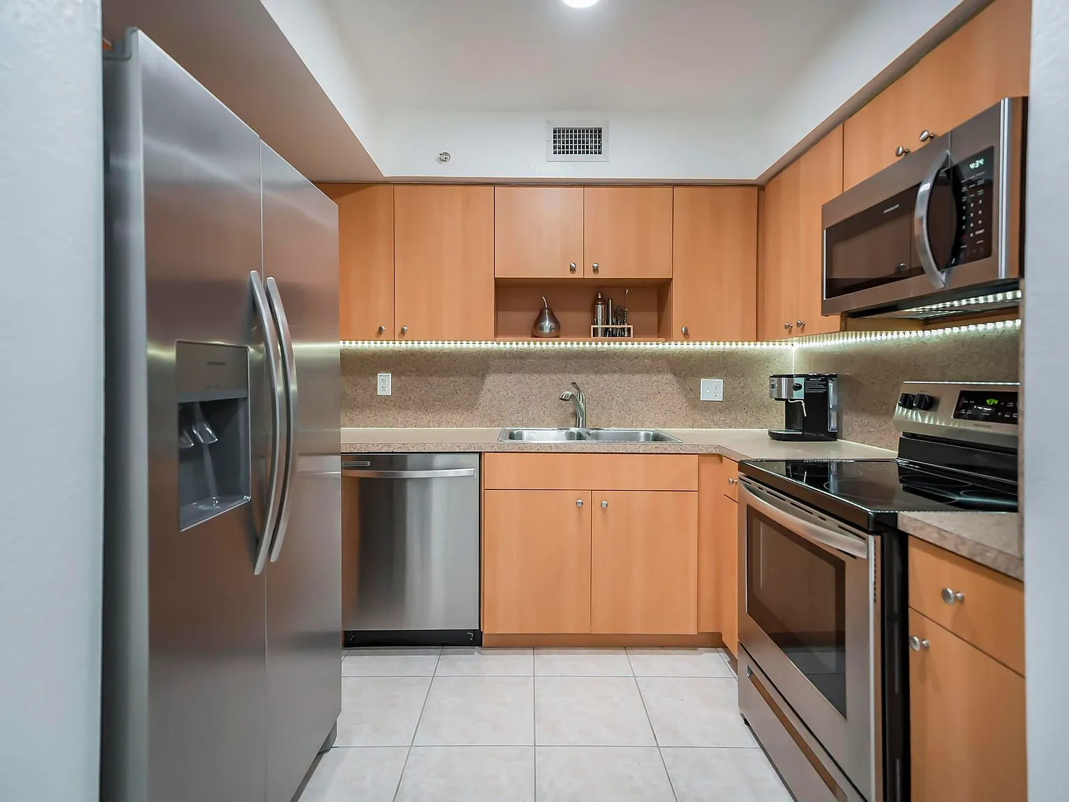 2 bed, 1002 sqft, $2,300 — Photo 3