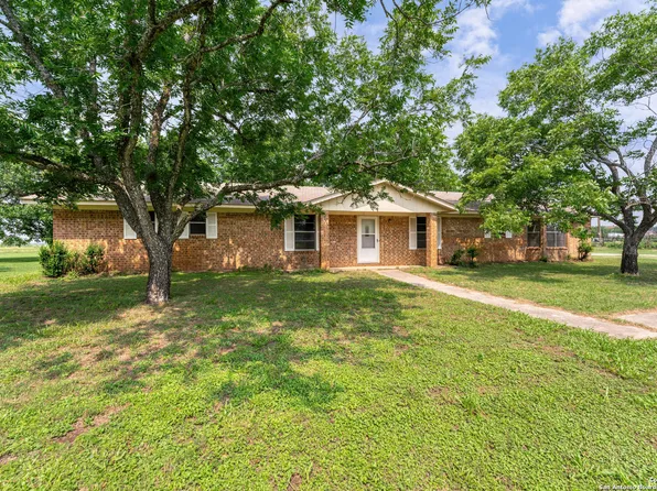 122 PULLIAM DR, Pleasanton, TX 78064