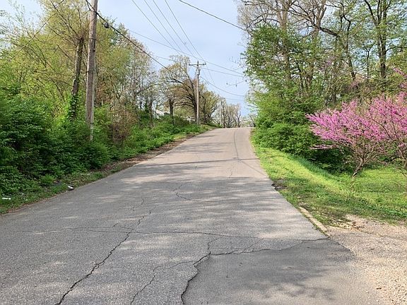 5th image of 900 Oakwood Dr