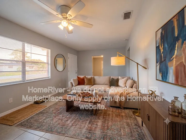 4903 S 85th St — Photo 2