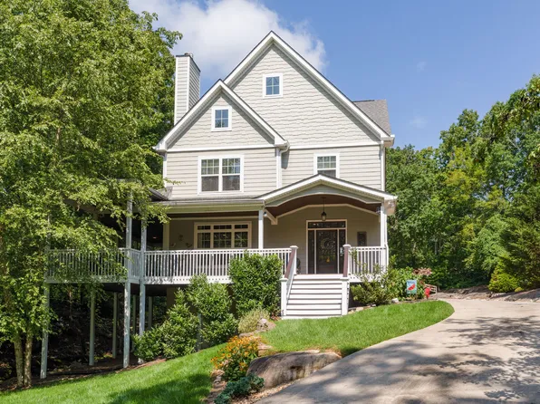 11 Willingham Ln, Lookout Mountain, TN 37350