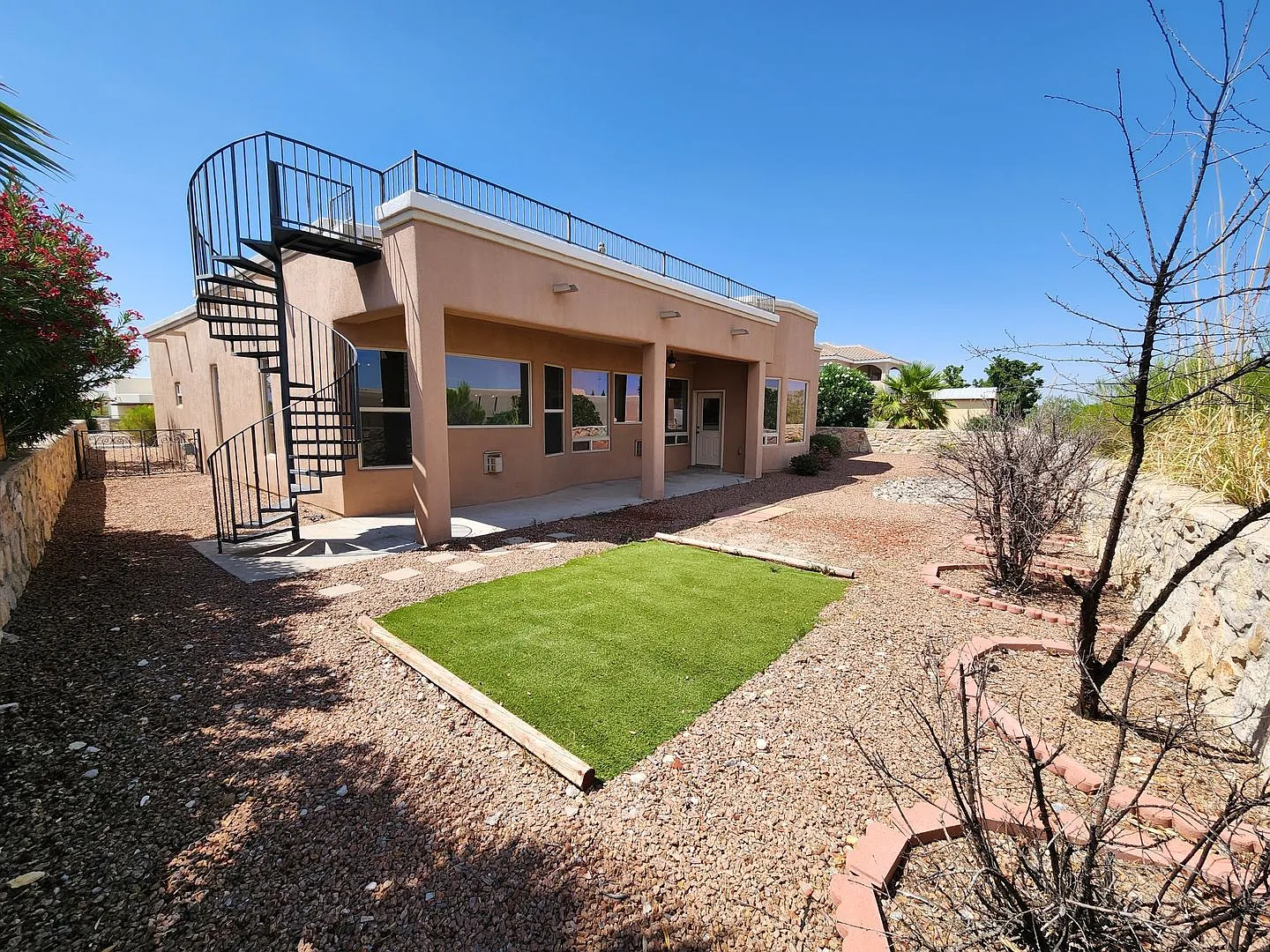 4189 Capistrano — Photo 2