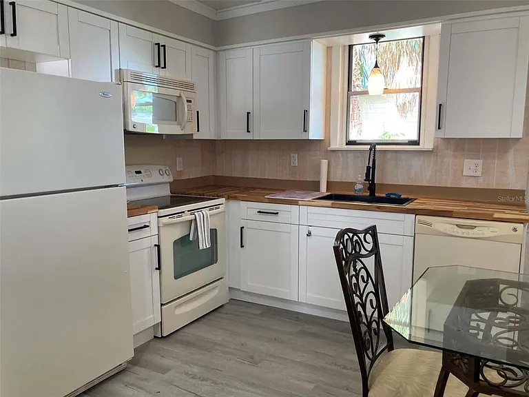 31 W Oakwood St #2 — Photo 2