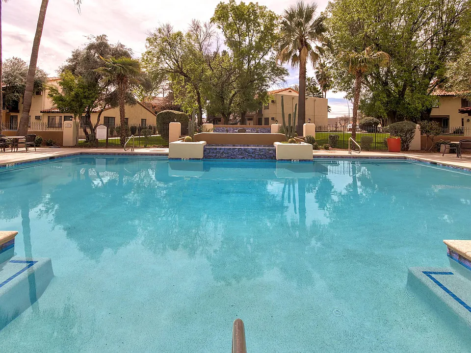 La Hacienda Apartment Homes