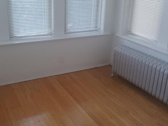 2nd image of 6948 S Crandon Ave #1S