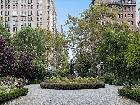 5th image of 26 Gramercy Park S APT 3E