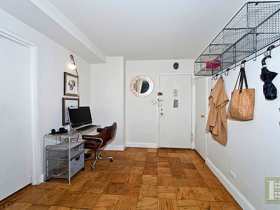 3rd image of 212 E Broadway #G902