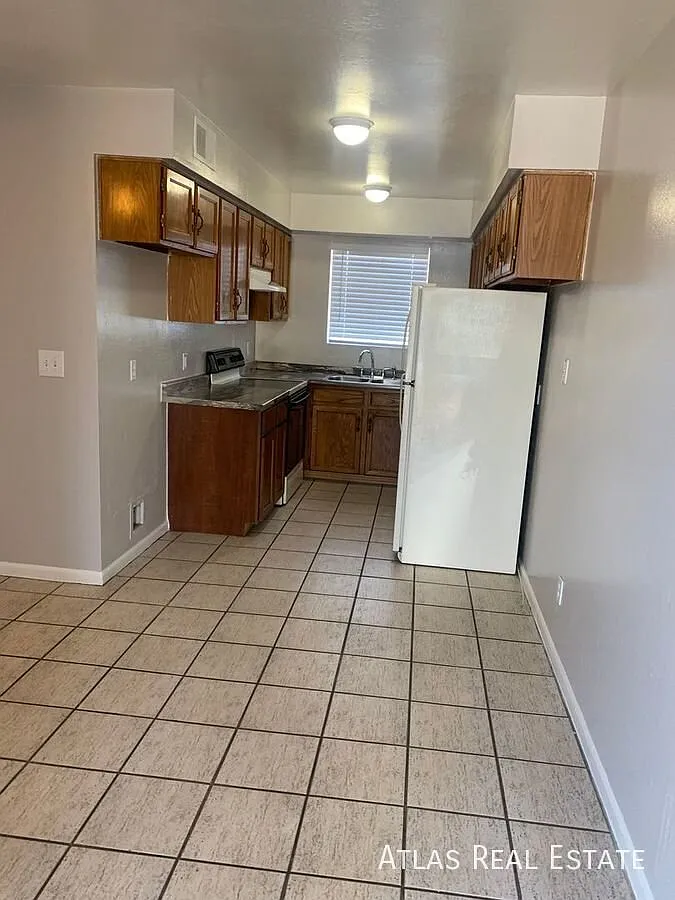 Modern 2 Bedroom | Prime Mesa Location — Photo 2