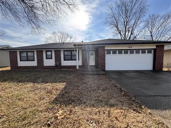 1210 W Berkeley St, Springfield, MO 65807