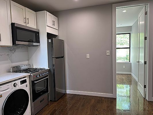 3rd image of 413 E 114th St #D