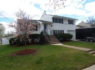 35 Webb Dr, Fords, NJ 08863