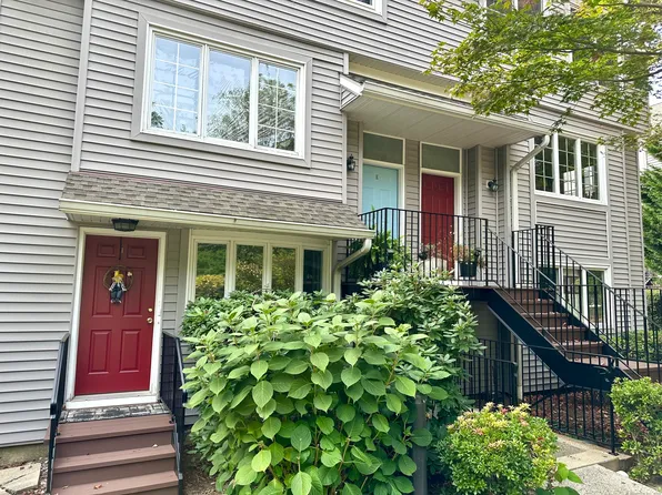 2700 Bedford Street Apt J, Stamford, CT 06905