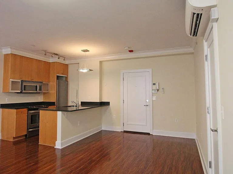 1121 24th St NW #302 — Photo 2