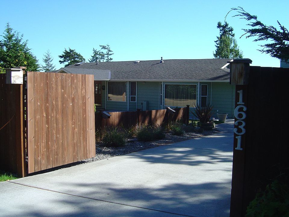  entrance to house, garage and apartment 