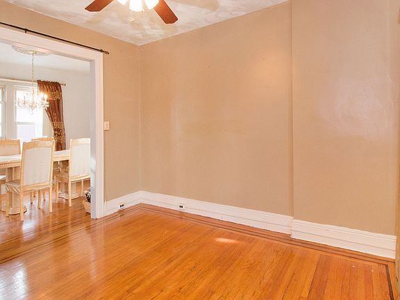 4th image of 552 W 7th Ave