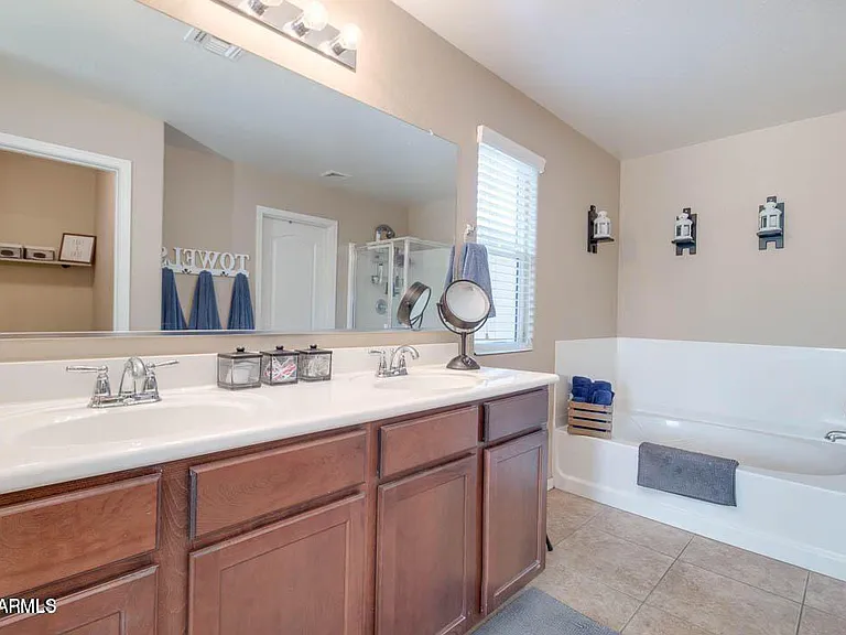 4050 E Oakland St — Photo 14