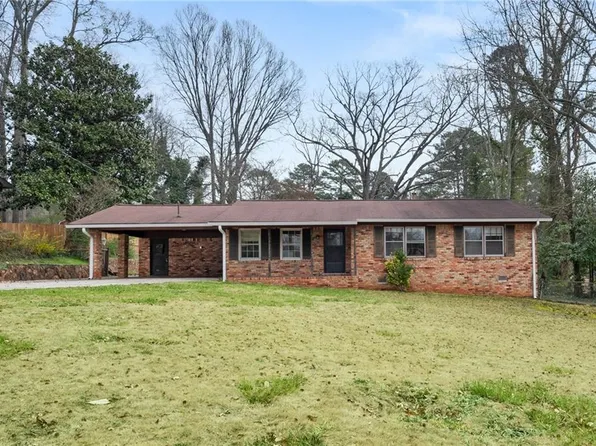 422 Derbyshire Dr, Stone Mountain, GA 30088