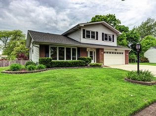 1904 N Sioux Ln, Mount Prospect, IL