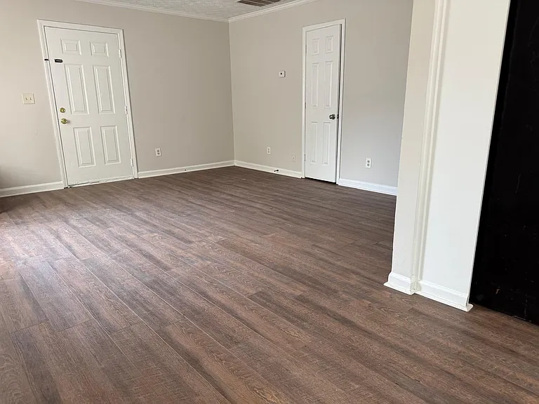 1915 Patterson Cir — Photo 7