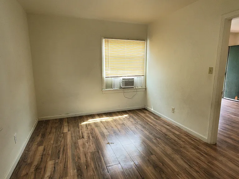 935 W 22nd St #1 — Photo 5