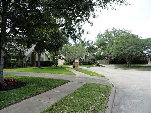 2nd image of 1214 Park Royale Ln