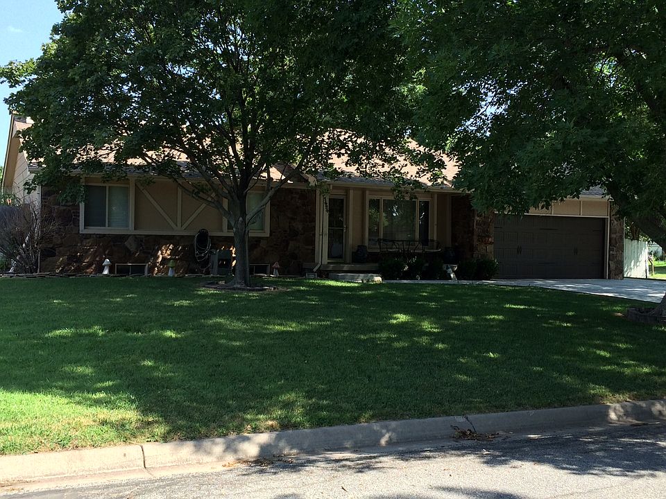 1st image of 1624 E Carolyn St