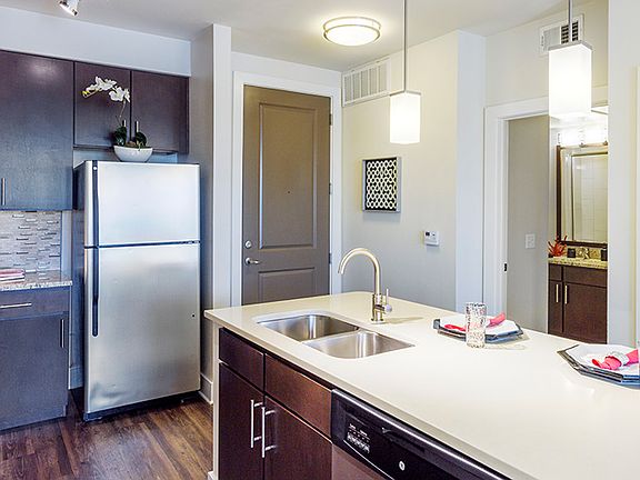 5th image of 712 S Howard Ave APT 414