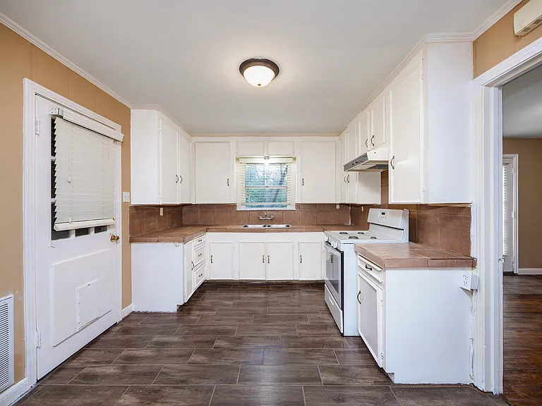 304 Harris Blvd — Photo 14