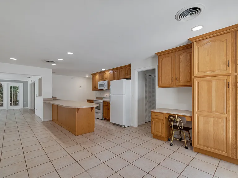 525 Iris Ln — Photo 33