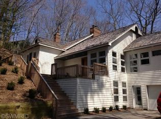203 Stickney Ridge Rd, Grand Haven, MI 49417