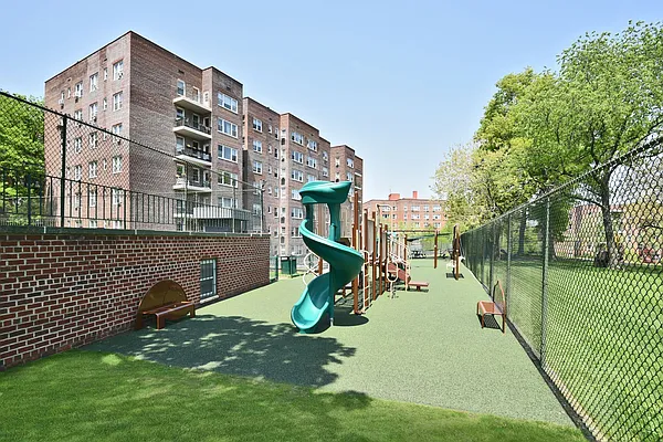 Sold by REMAX Distinguished Homes | media 38