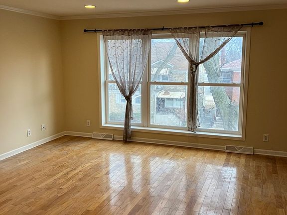 2nd image of 7238 S Cornell Ave #2N