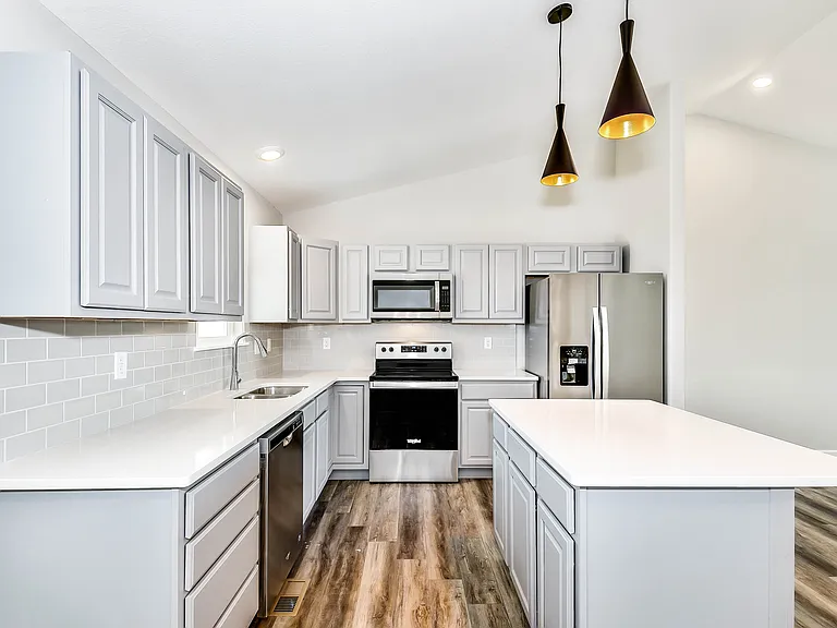 10403 E Conifer St — Photo 4