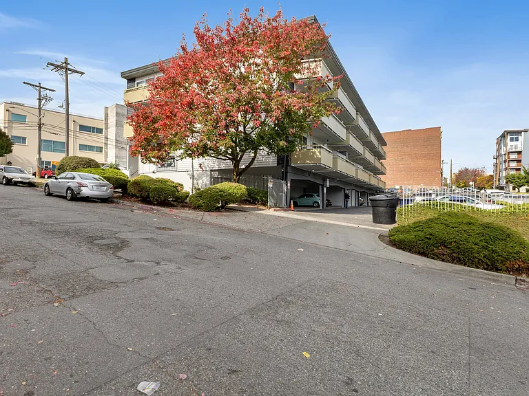 Baycrest Apartments — Photo 48